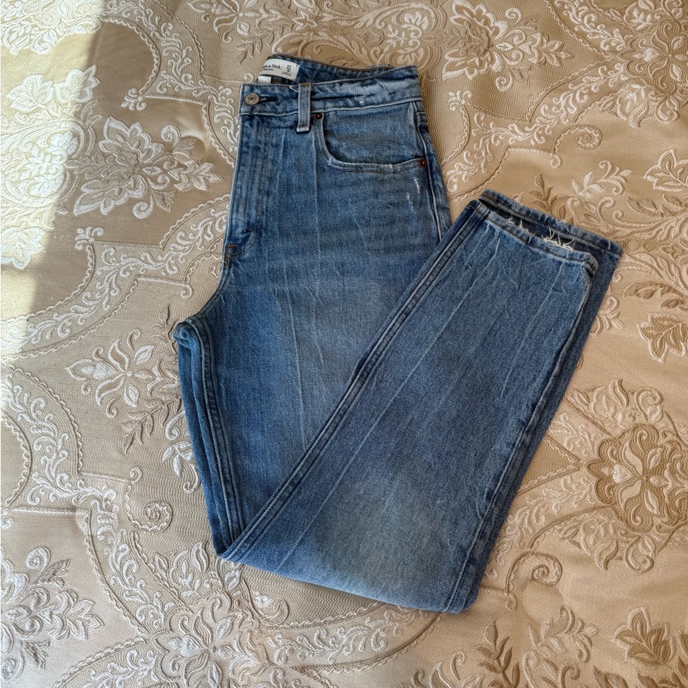 Abercrombie &Fitch High Rise Mom Jeans Curve Love Blue Denim 27 or 4R